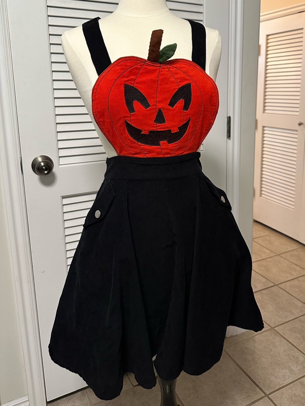 Unique Vintage Corderoy Black & Orange Pumpkin Pinafore Dress - Picture 10 of 15